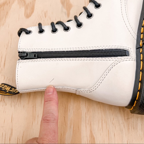 Dr. Martens White Jadon Platform 8 Eye Boots, size 5 - Picture 12 of 16
